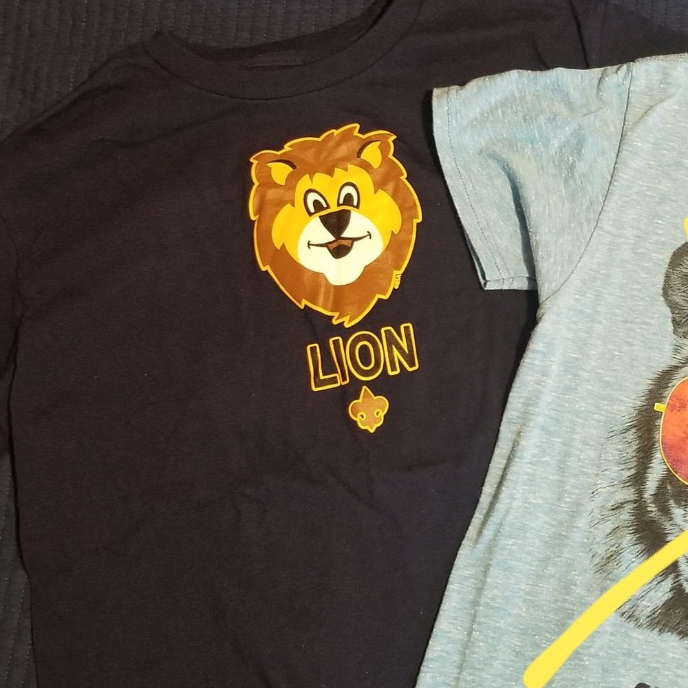 Lion - Cub Scout t-shirt youth medium